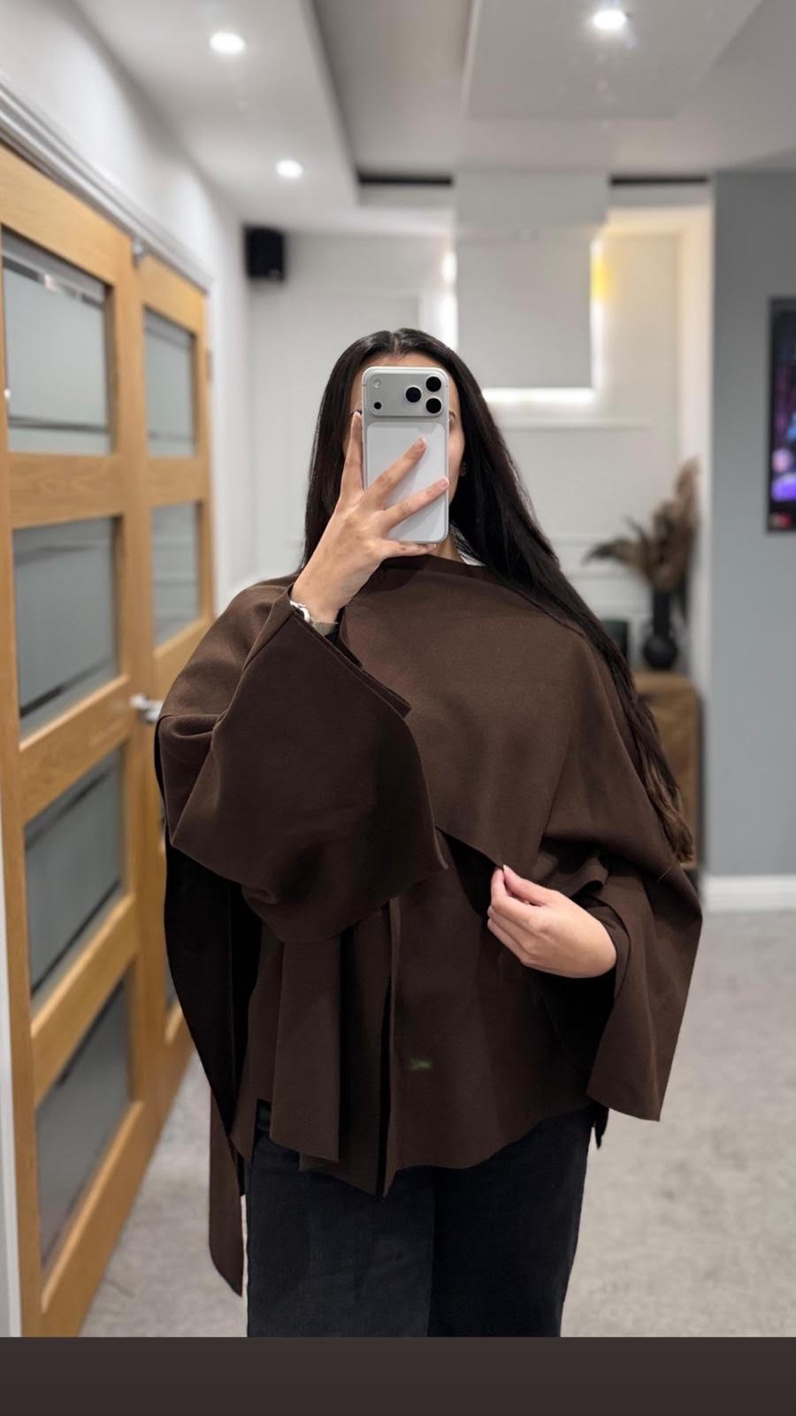 Veloura Cape